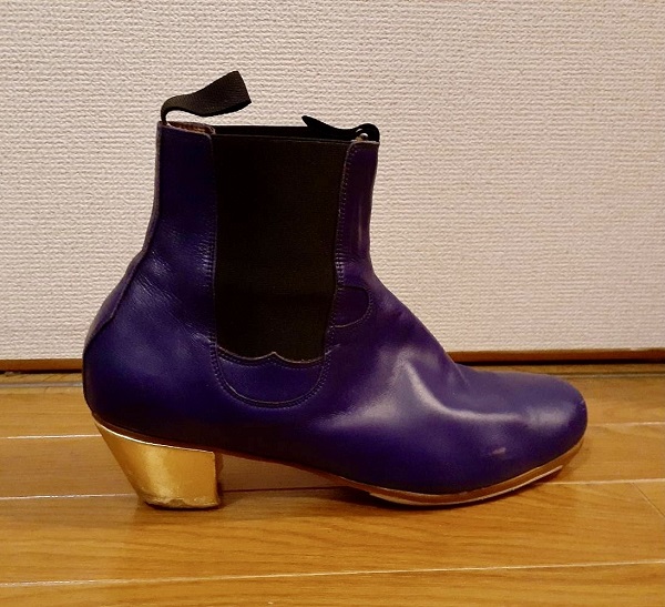 紫色の稲田進のフラメンコシューズ